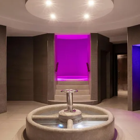 Park Hotel *